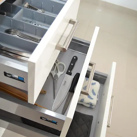 Listen The Bay - 230 קוסטה דל סילנסיו